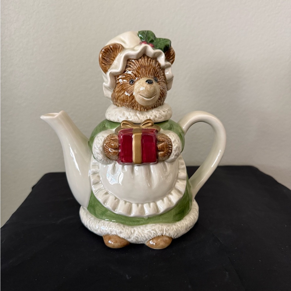 OTAGIRI Japan Mama Bear Teapot with Gift.